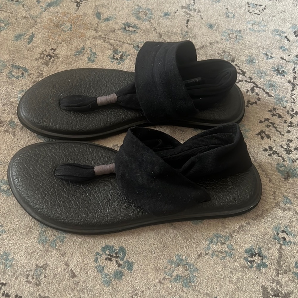 Sanuk sandals SZ 8 black